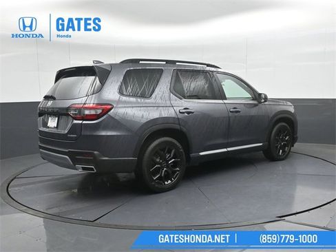 Certified 2025 Honda Pilot Touring image 3