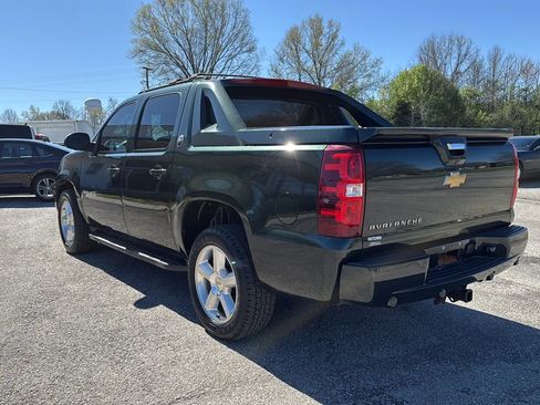 Used 2013 Chevrolet Avalanche LS image 3