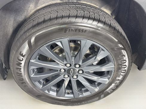 Used 2023 Chevrolet Traverse RS AWD/4WD image 32