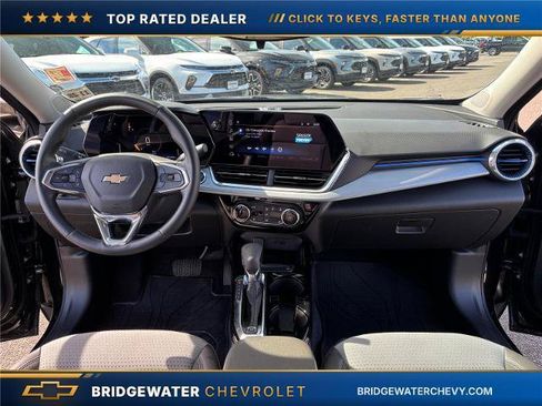 Used 2024 Chevrolet Trax LT w/ Driver Confidence Package FWD image 20