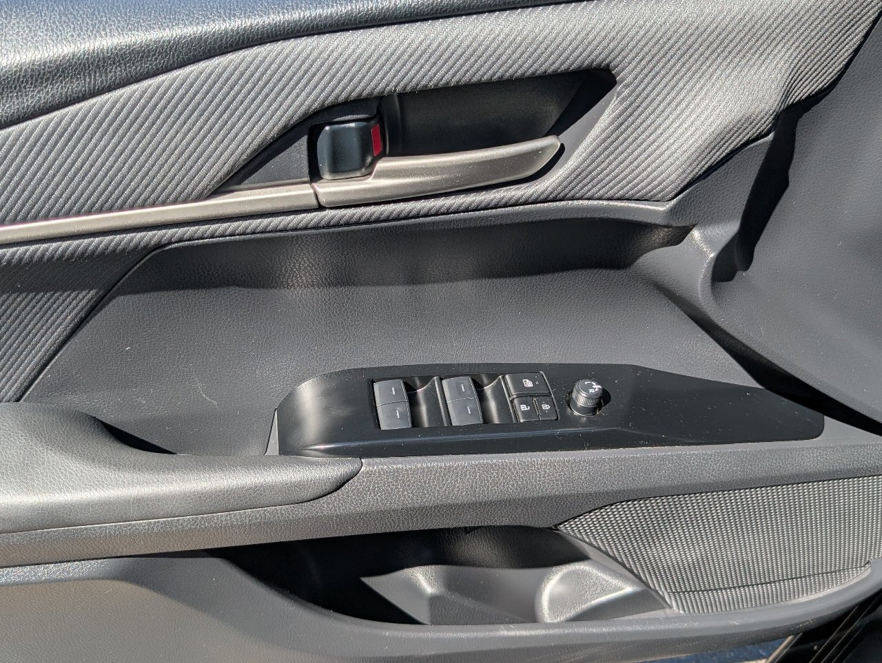 Used 2025 Toyota Camry SE FWD image 15