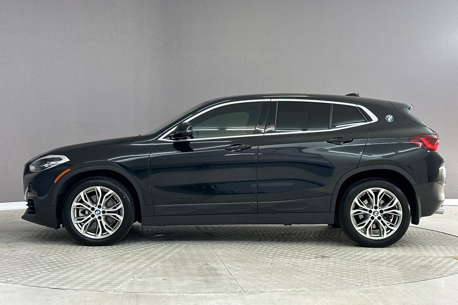 Used 2022 BMW X2 sDrive28i w/ Convenience Package FWD image 2