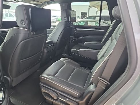 Used 2025 Cadillac Escalade Premium Luxury AWD/4WD image 7