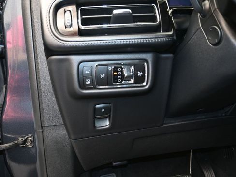 Used 2023 Lincoln Nautilus Reserve image 13