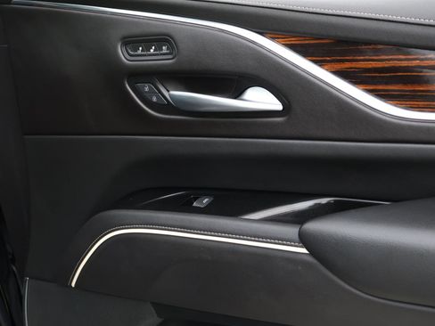 Used 2021 Cadillac Escalade Premium Luxury w/ LPO, Illumination Package image 17