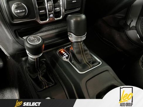 Used 2023 Jeep Gladiator Overland AWD/4WD image 17