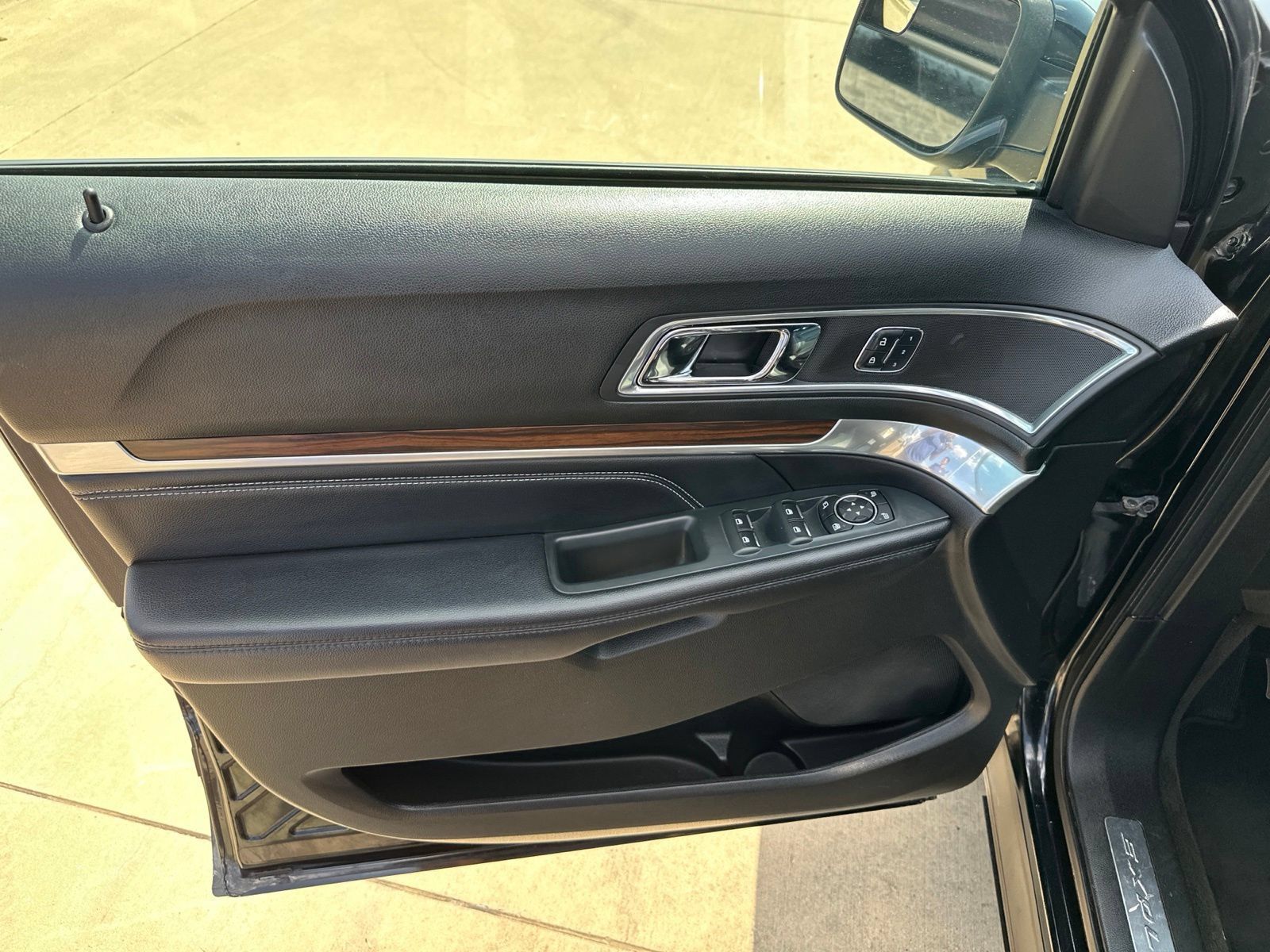 Used 2017 Ford Explorer Limited FWD image 19
