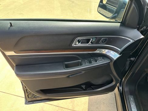 Used 2017 Ford Explorer Limited FWD image 19
