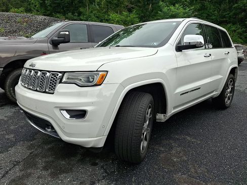 Used 2019 Jeep Grand Cherokee Overland AWD/4WD image 3