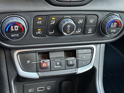 Used 2023 GMC Terrain SLE w/ Driver Convenience Package image 21