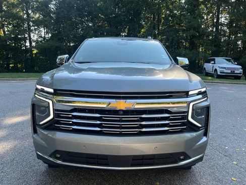 Used 2026 Chevrolet Suburban Premier AWD/4WD image 3