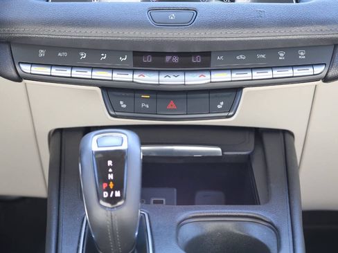 Used 2019 Cadillac XT4 Luxury AWD/4WD image 21