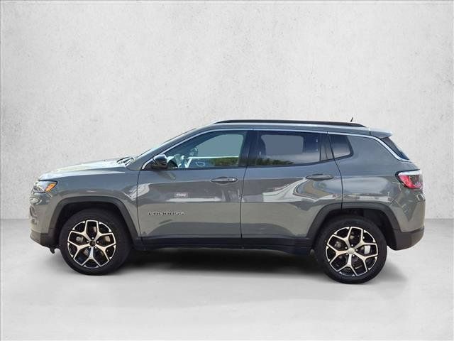 Used 2024 Jeep Compass Latitude AWD/4WD image 9