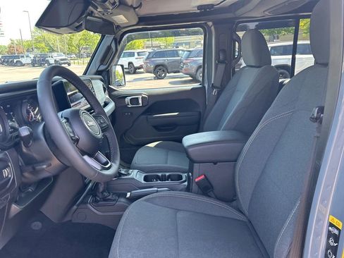 Used 2026 Jeep Gladiator Sport AWD/4WD image 12