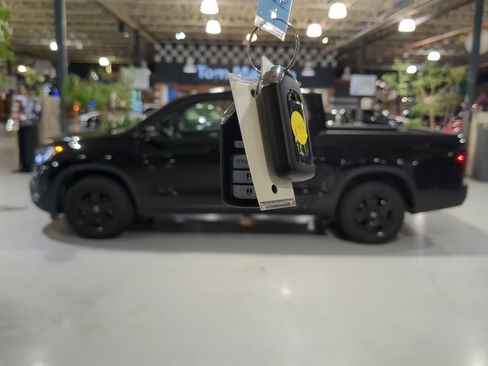 Used 2023 Honda Ridgeline Black Edition image 4