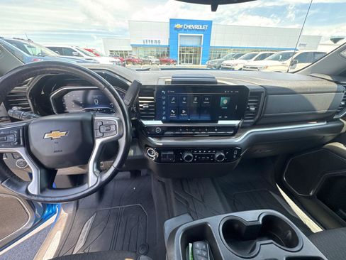 Used 2022 Chevrolet Silverado 1500 LT AWD/4WD image 18