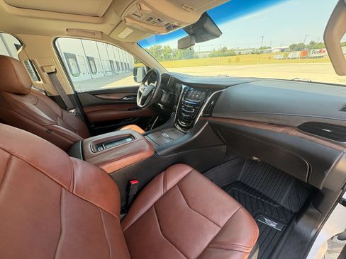 Used 2017 Cadillac Escalade Luxury RWD image 23