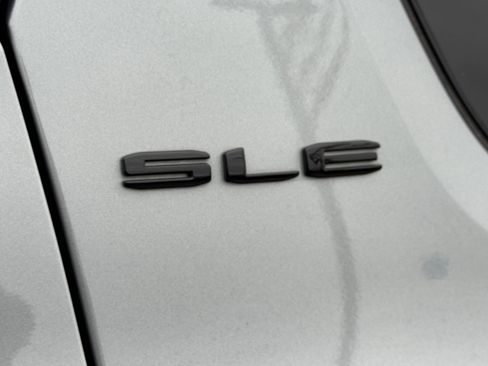 Used 2023 GMC Acadia SLE w/ Elevation Edition image 12