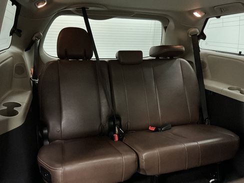 Used 2018 Toyota Sienna Limited Premium w/ Protection Package FWD image 36