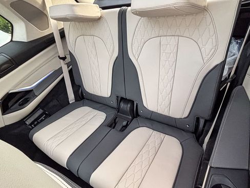 New 2026 BMW X7 xDrive40i image 39