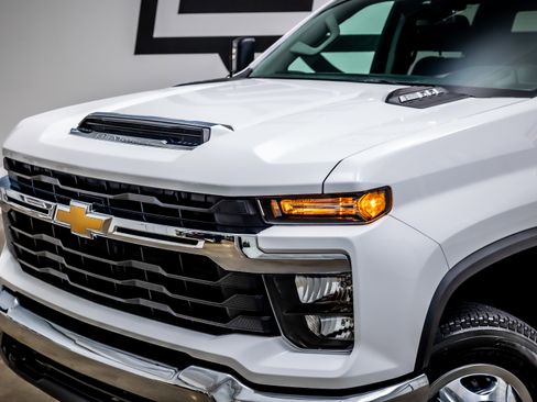 Used 2025 Chevrolet Silverado 3500 LT image 22