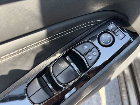 Used 2023 Nissan Altima 2.5 SV w/ SV Premium Package AWD/4WD image 19