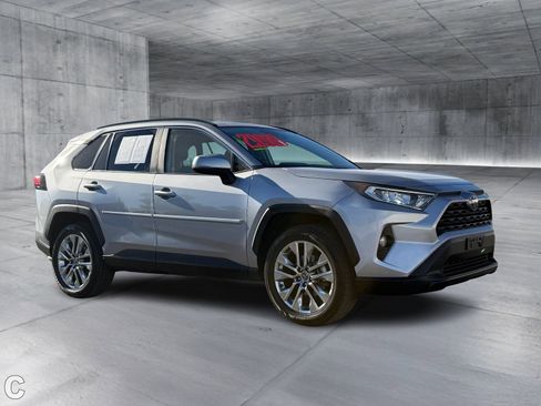 Used 2019 Toyota RAV4 XLE Premium w/ Cold Weather Package image 7