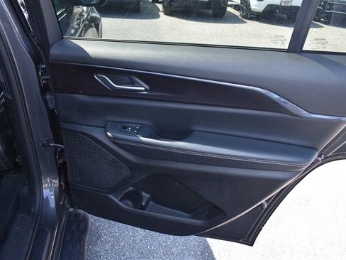 Used 2023 Jeep Grand Cherokee L Laredo image 29