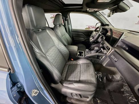 Used 2025 Toyota 4Runner TRD Off-Road Premium AWD/4WD image 35