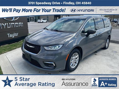 Used 2023 Chrysler Pacifica Touring-L image 1