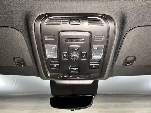 Used 2023 Cadillac Escalade Premium Luxury image 16