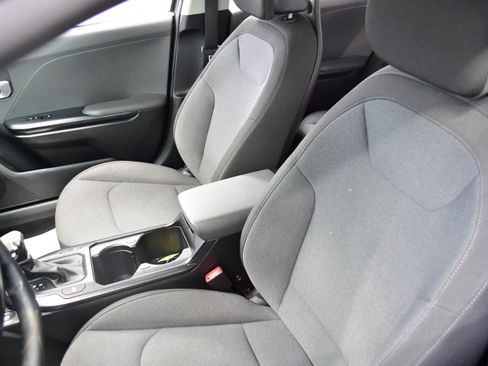 Used 2025 Kia K4 FWD image 9