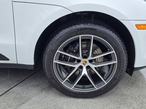 Used 2025 Porsche Macan AWD/4WD image 9