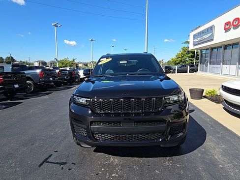 New 2025 Jeep Grand Cherokee L Altitude image 2