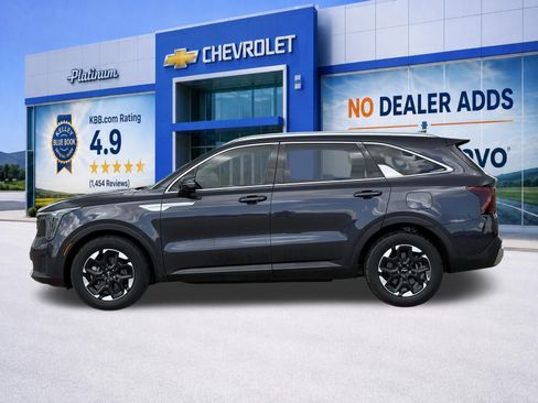 Used 2025 Kia Sorento S w/ Panoramic Sunroof Package FWD image 4