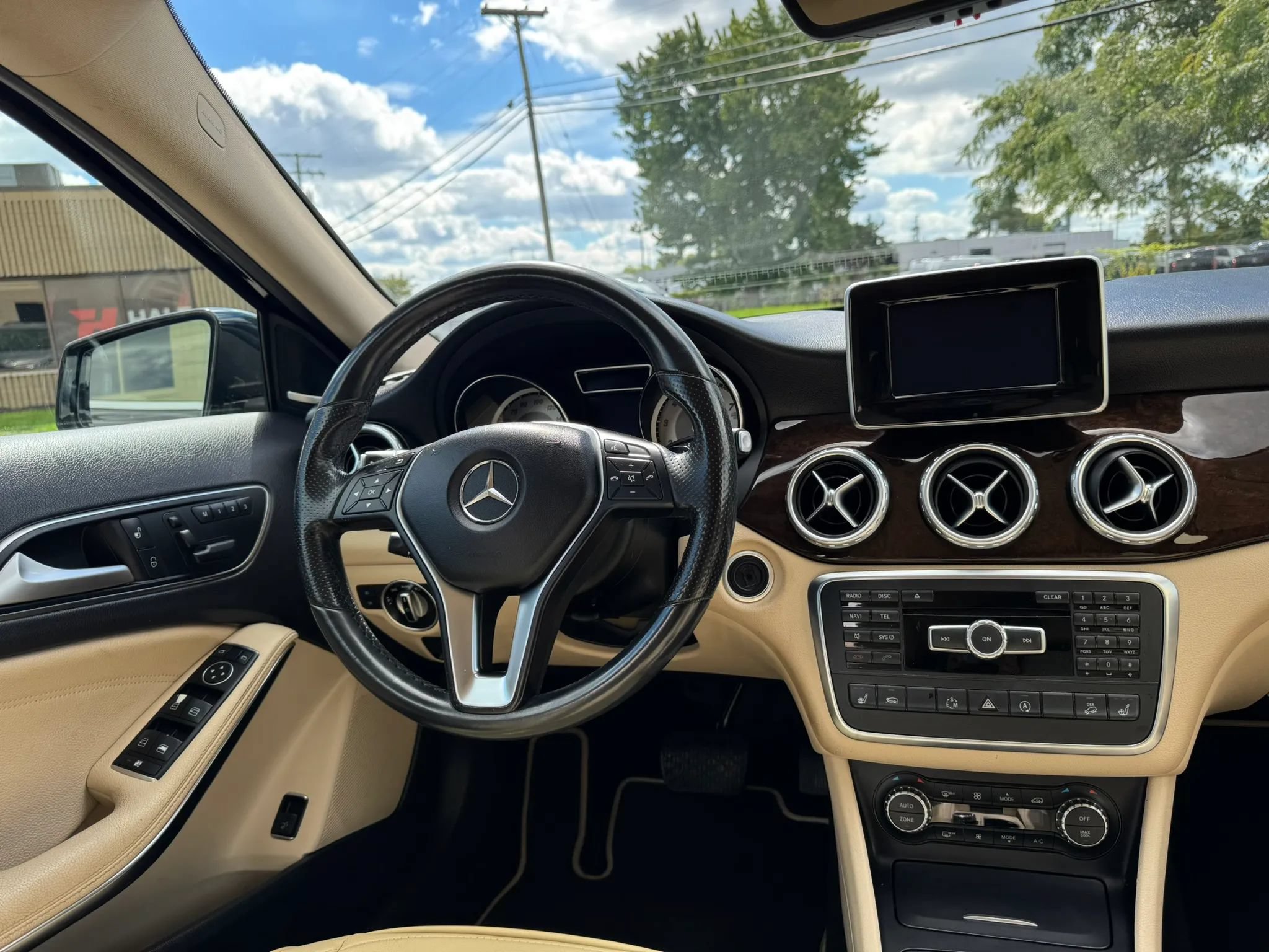 Used 2015 Mercedes-Benz GLA 250 4MATIC image 14