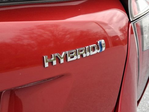 Used 2017 Toyota Prius Three image 29