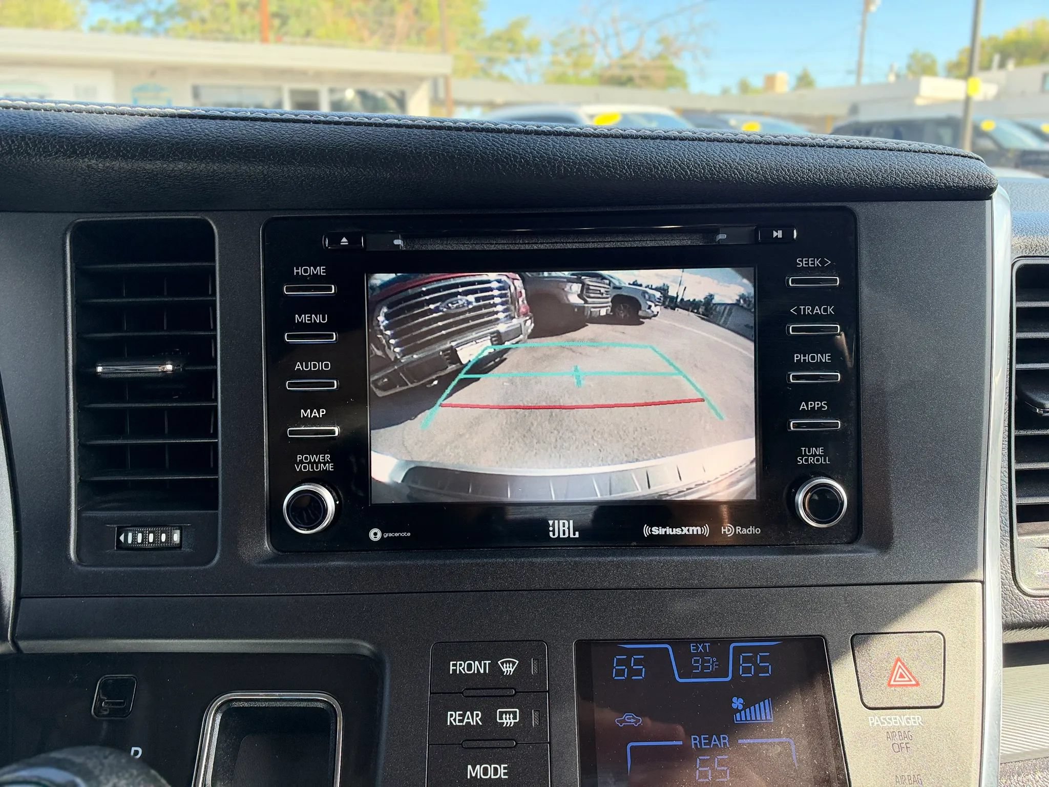 Used 2019 Toyota Sienna SE Premium w/ Carpet Mat Package AWD/4WD image 33