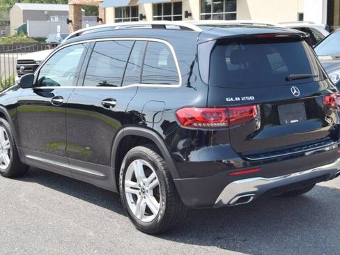 Used 2021 Mercedes-Benz GLB 250 4MATIC w/ Premium Package image 6