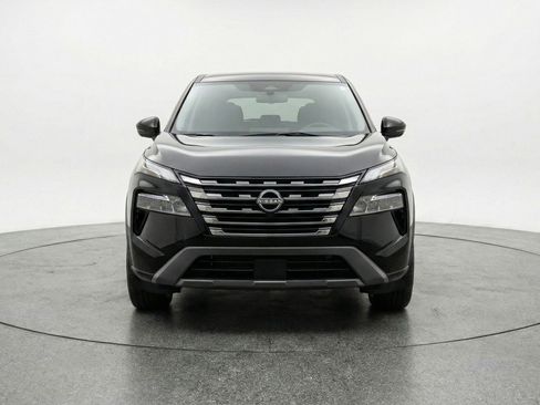 Used 2025 Nissan Rogue SV image 2
