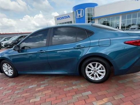 Used 2025 Toyota Camry LE FWD image 7