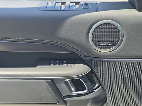 Certified 2024 Land Rover Discovery Metropolitan Edition AWD/4WD image 30