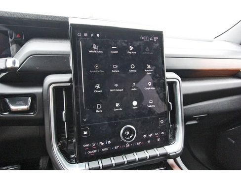 Used 2025 GMC Yukon Denali RWD image 14