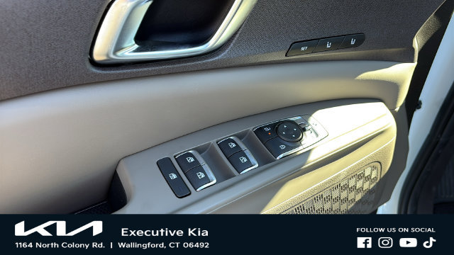 Used 2026 Kia Carnival EX FWD image 9