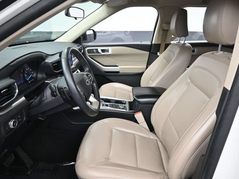 Used 2021 Ford Explorer XLT w/ Equipment Group 202A AWD/4WD image 9