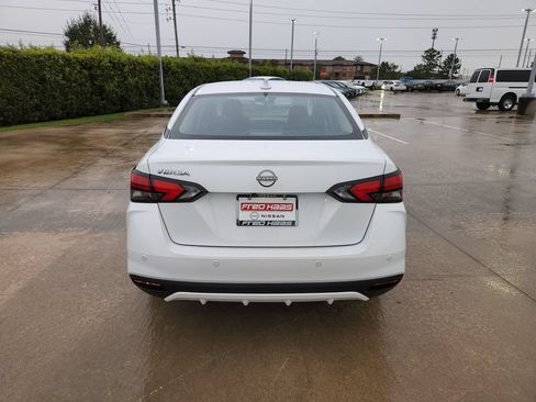 Used 2025 Nissan Versa SV FWD image 6