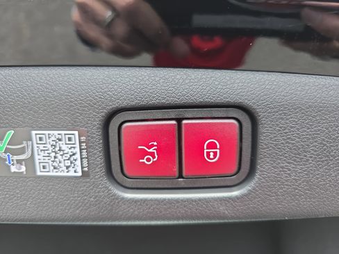 New 2026 Mercedes-Benz E 450 4MATIC Sedan image 13