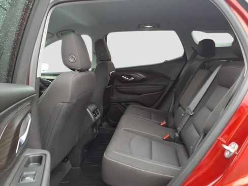 Used 2022 GMC Terrain SLE w/ Driver Convenience Package image 16