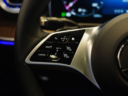 Used 2025 Mercedes-Benz C 300 4MATIC Sedan image 18