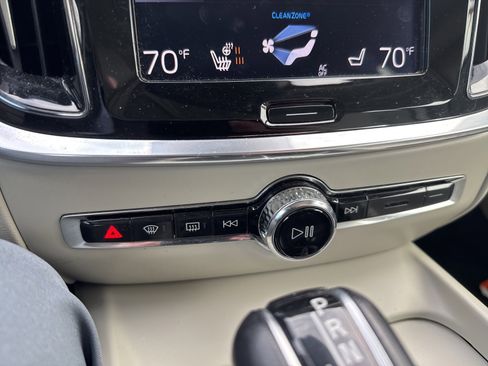 Used 2020 Volvo S60 T5 Momentum image 18